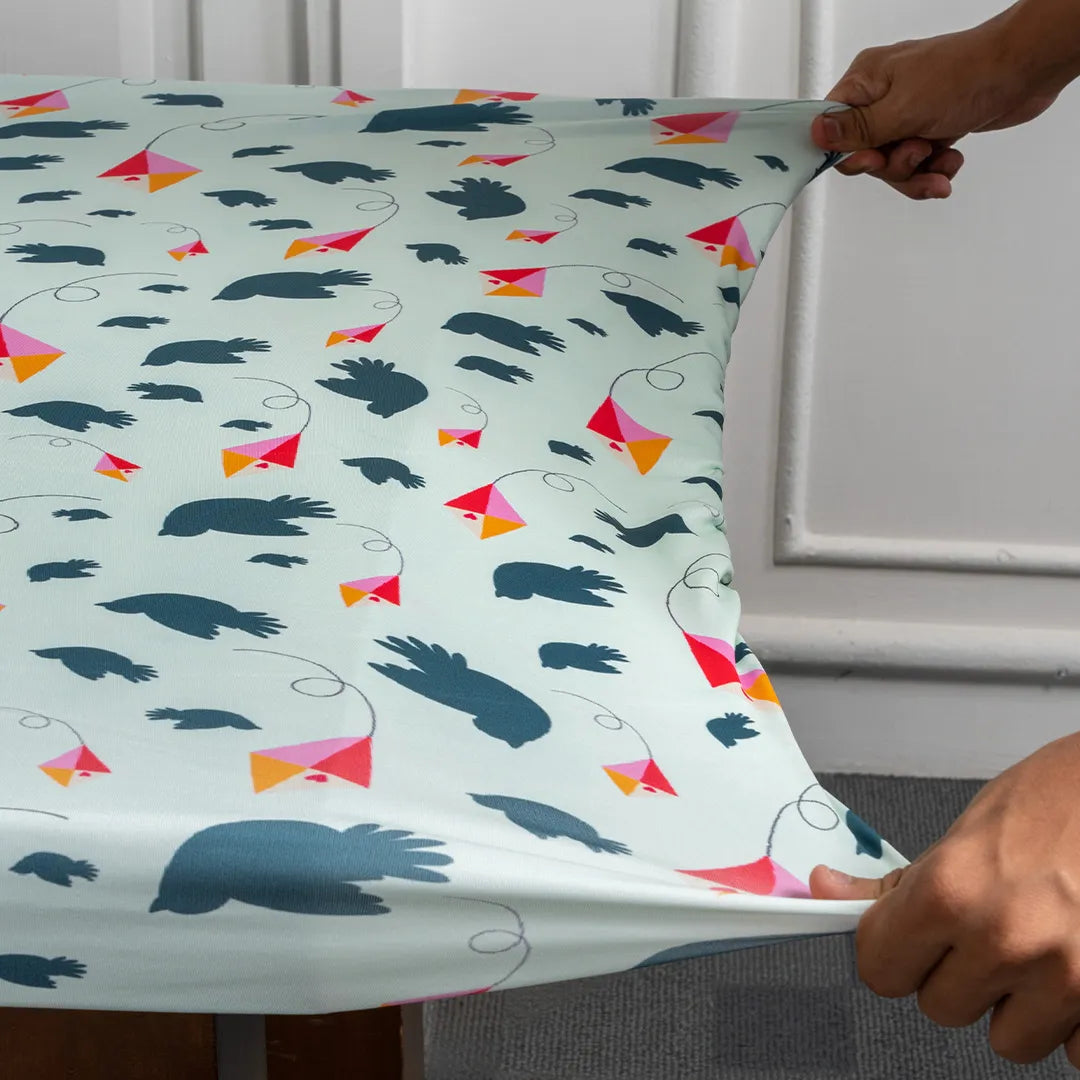 DivineTrendz Exclusive -  Birds And Kites Elastic Table Cover