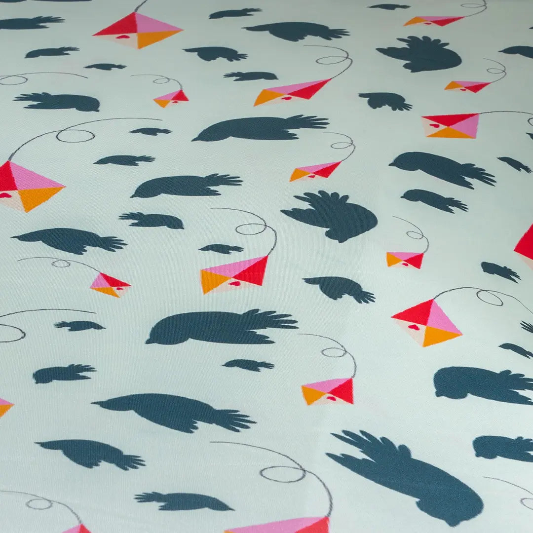 DivineTrendz Exclusive -  Birds And Kites Elastic Table Cover